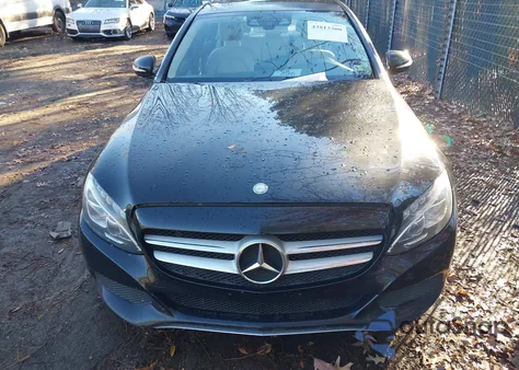 2015 Mercedes-Benz C 300 4Matic из США, поврежденный, VIN 55SWF4KB2FU025909